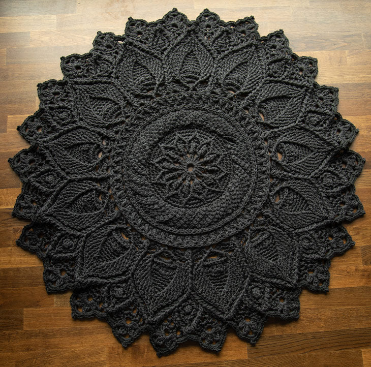 Handgehäkelter Teppich 150cm Schwarz