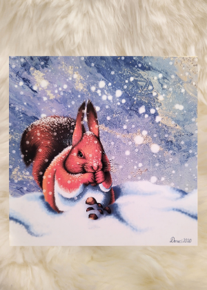 Postkarte mit Eichhörnchen im Schnee als Motiv, gezeichnet und gedruckt von der Designerin Denucci