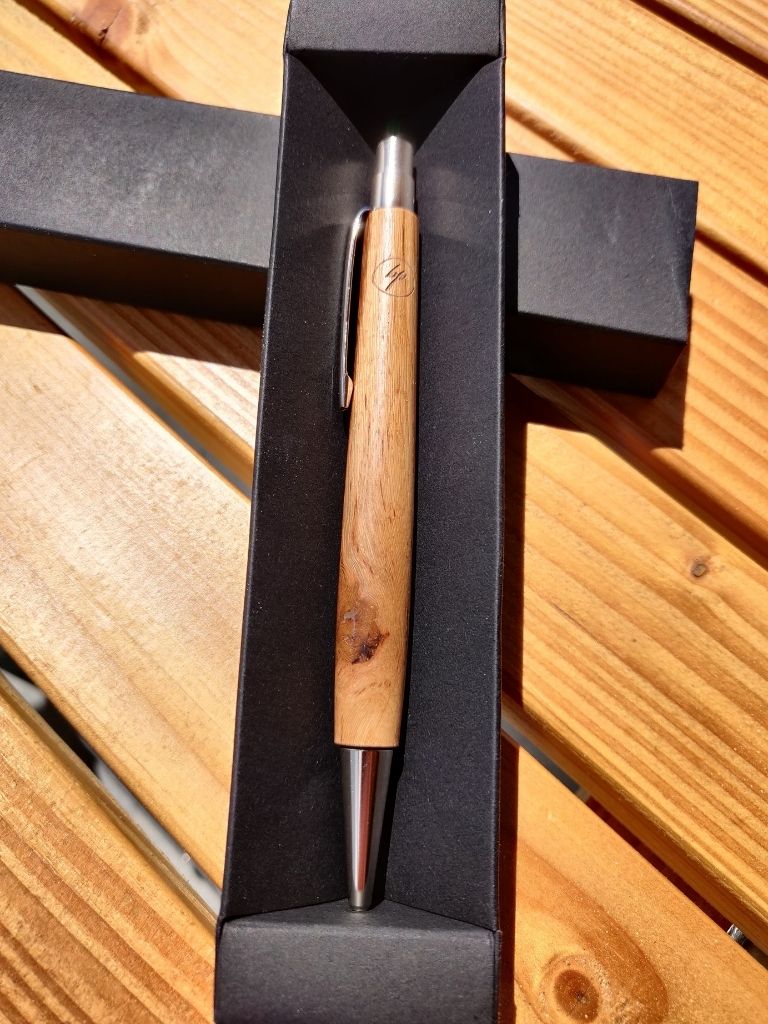 Kugelschreiber aus Bündner Weinrebenholz "hell"