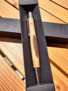 Kugelschreiber aus Bündner Weinrebenholz "hell mit dunkler Maserung"