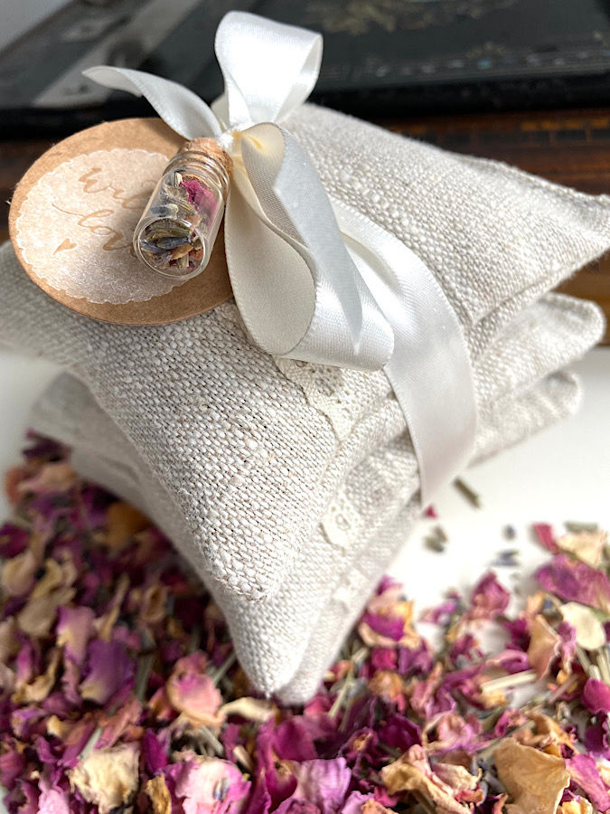 Duftkissen mit Rosenbätter-Lavendel-Kräutermischung Leinen